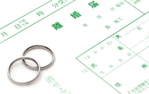 数十年間疎遠になっていた子どもの相続人となり、相続放棄をした事例