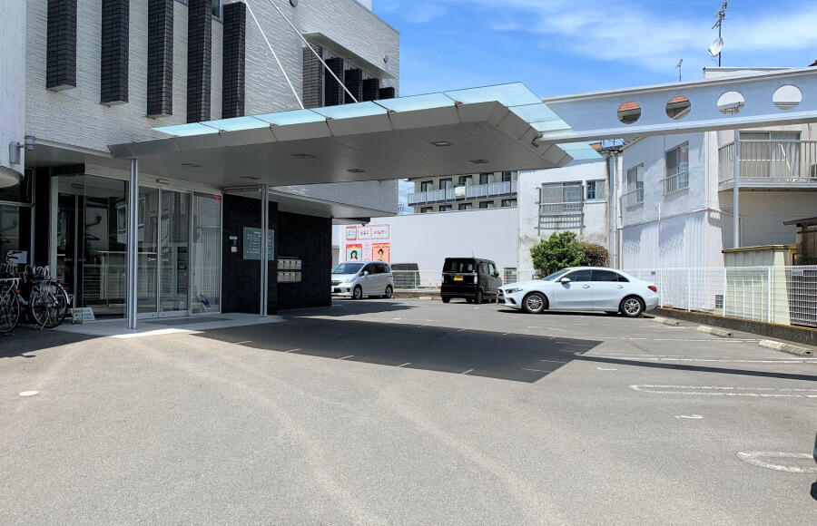 高崎事務所駐車場