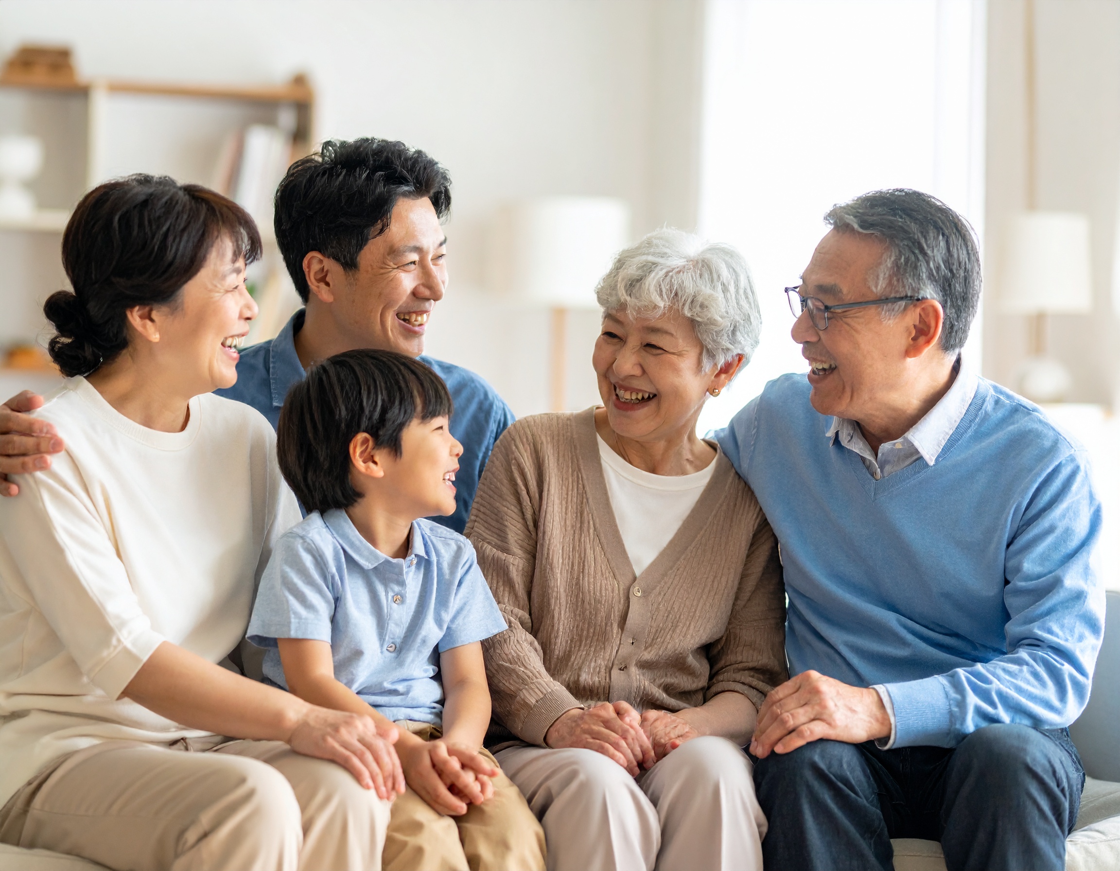 家族信託で親の財産を守るには？仕組み・契約書・費用・弁護士に依頼するメリットまで解説