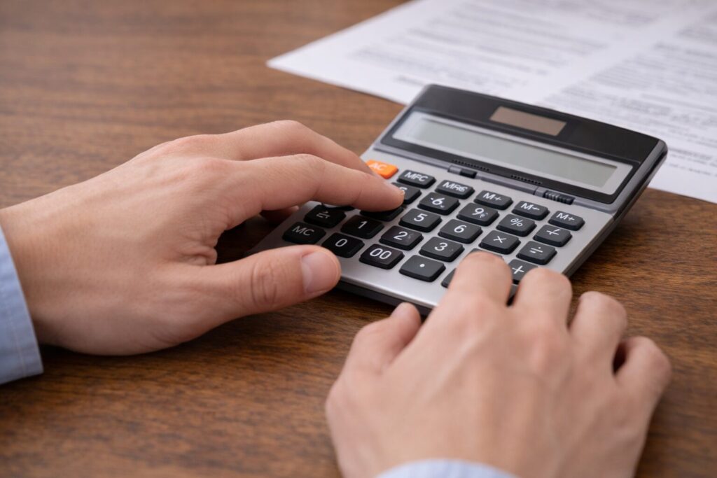 電卓を打ってる様子